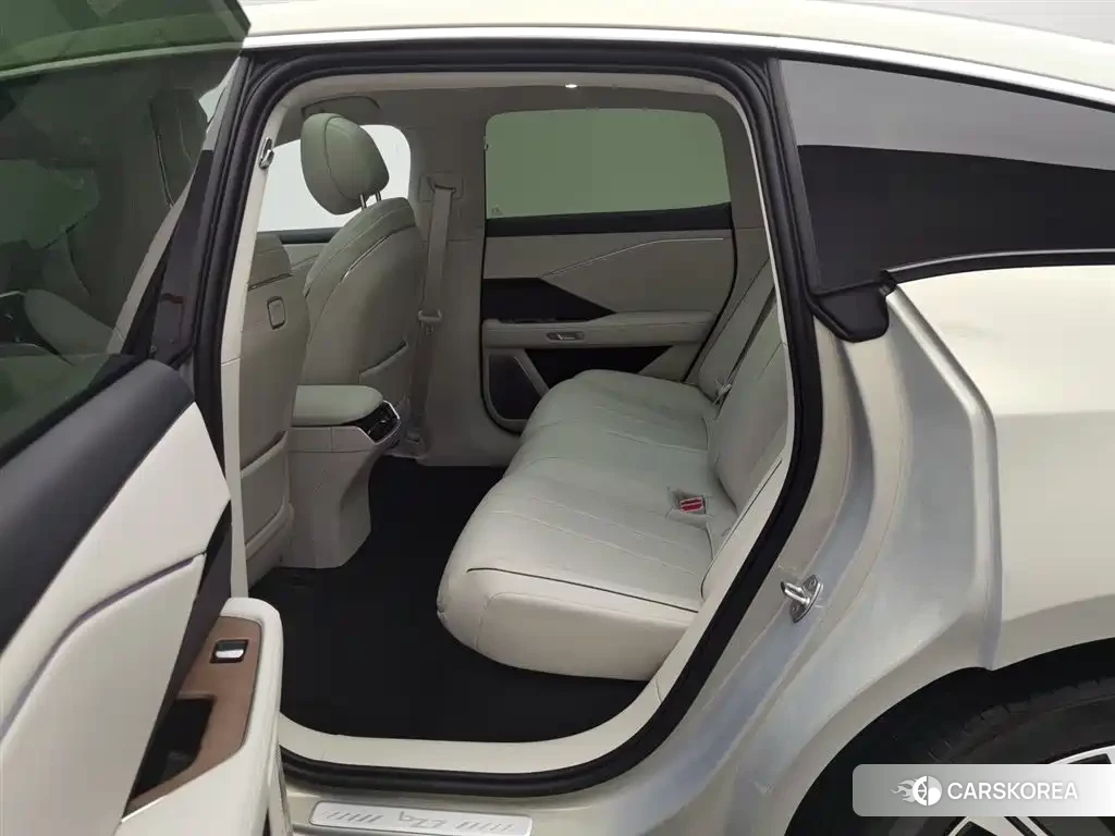Toyota Platinum Wisdom 7 2026 Silver/gray из Китая, фото 6