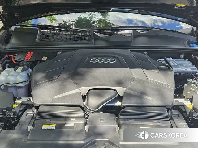 Audi Q8 2023 Черный из Китая, фото 6