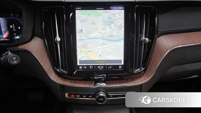 Volvo XC60 second Generation 2024 Белый из Кореи, фото 6