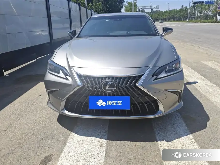 Lexus ES 2023 Silver/gray из Китая, фото 6