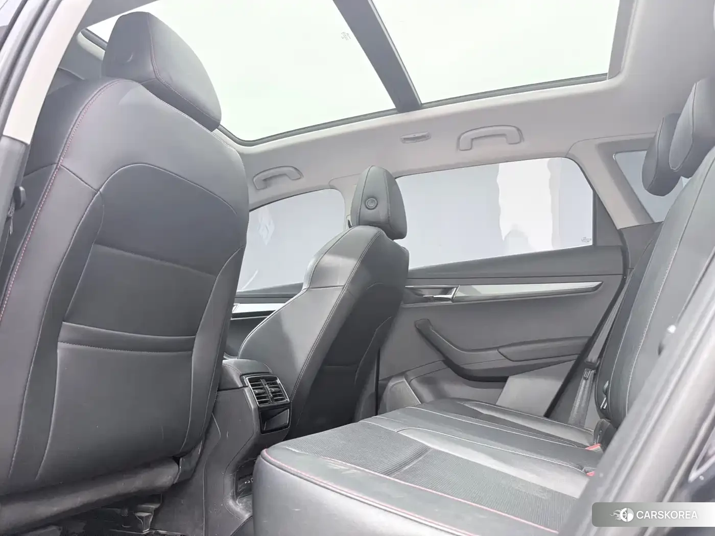 Skoda Karoq 2023 Черный из Китая, фото 6