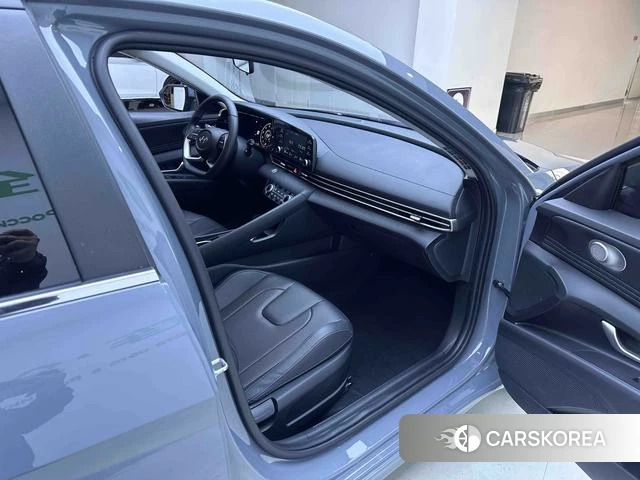 Hyundai Elantra 2023 Темно-серый из Китая, фото 6