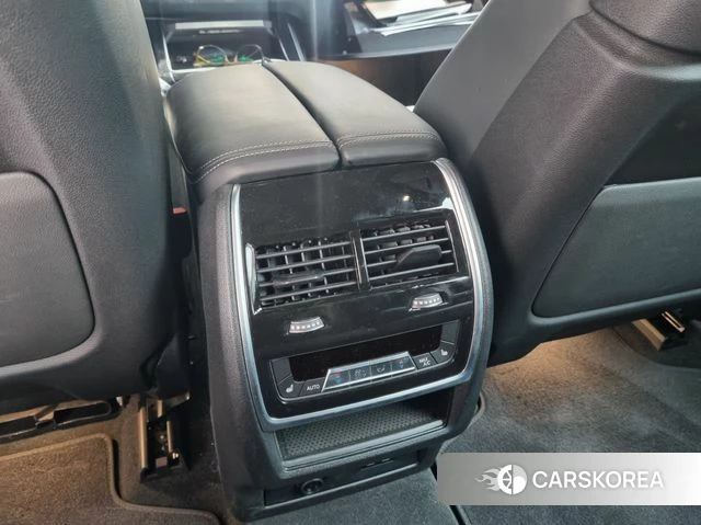 BMW X7 (G07) 2023 Серебристо-серый из Кореи, фото 6