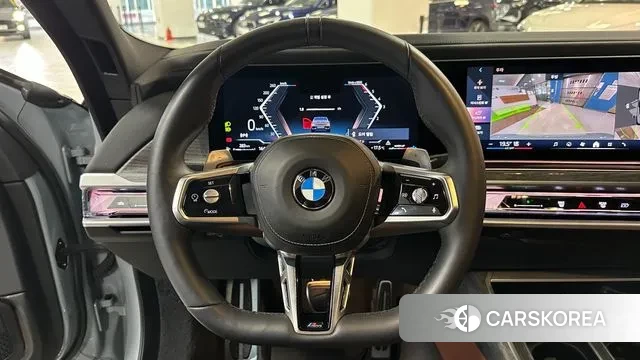 BMW 7 Series (G70) 2024 Светло-серебряный цвет из Кореи, фото 6