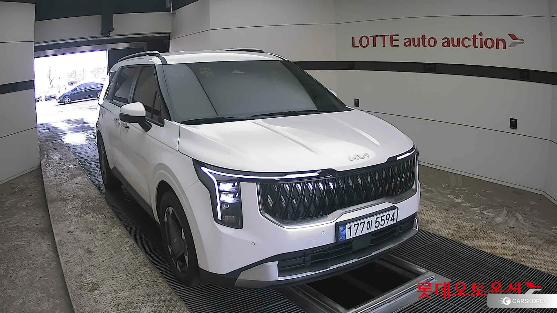 Kia Carnival Hybrid 2025 Белый из Кореи, фото 6