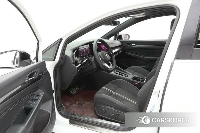 Volkswagen Golf 2023 Белый из Китая, фото 6