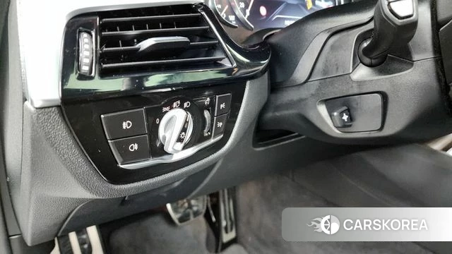 BMW 5 Series (G30) 2018 Белый из Кореи, фото 6