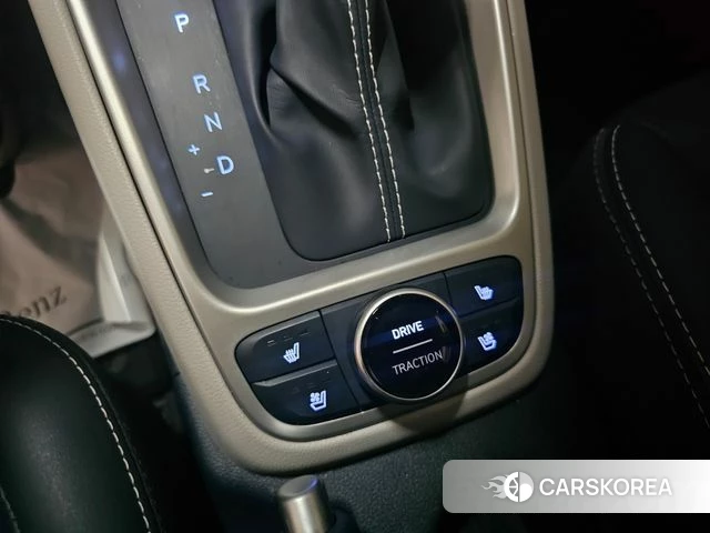 Hyundai Venue 2024 Серебристо-серый из Кореи, фото 6
