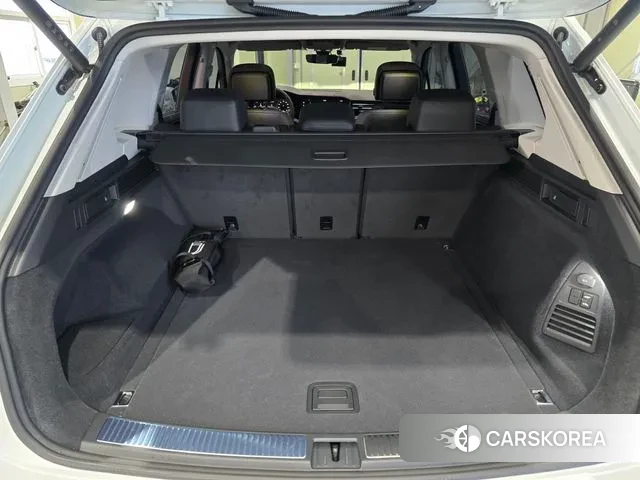 Volkswagen Touareg 3rd generation 2024 Белый из Кореи, фото 6