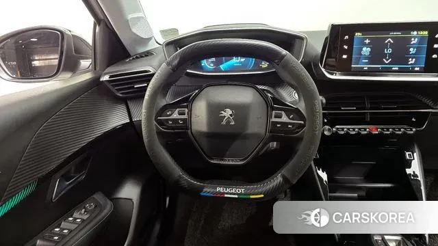 Peugeot e-208 second Generation 2022 Белый из Кореи, фото 6