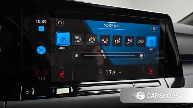 Volkswagen Golf 8th Generation 2023 Белый из Кореи, фото 6