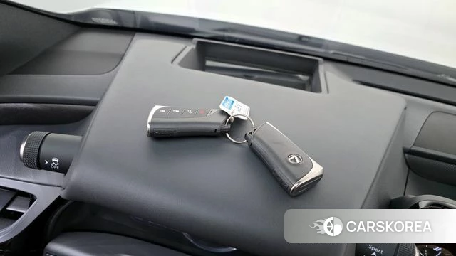 Lexus ES300h 7th generation 2024 Белый из Кореи, фото 6