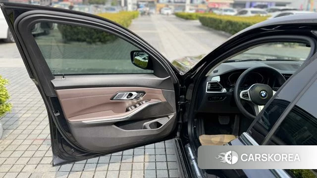 BMW 3 series 2022 Черный из Китая, фото 6