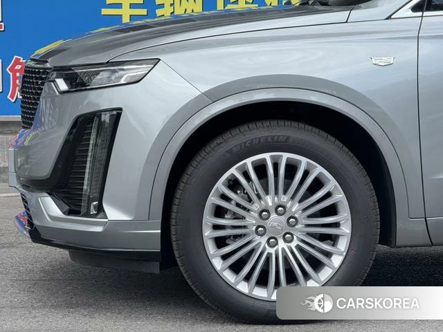 Cadillac XT6 2026 Серебристо-серый из Китая, фото 6
