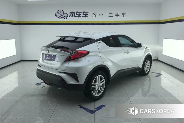 Toyota C-HR 2023 Белый из Китая, фото 6