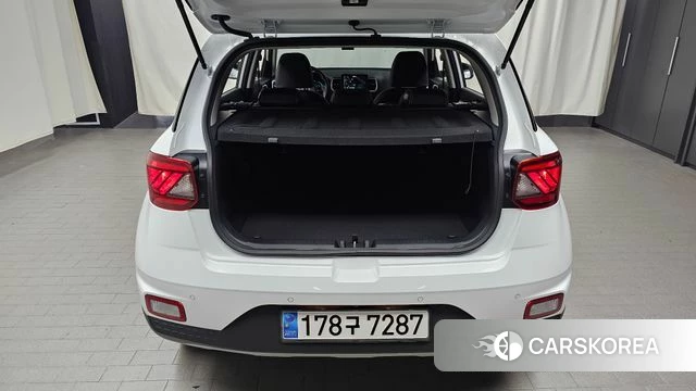 Hyundai Venue 2024 Белый из Кореи, фото 6