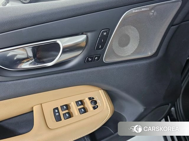 Volvo XC60 second Generation 2022 Черный из Кореи, фото 6