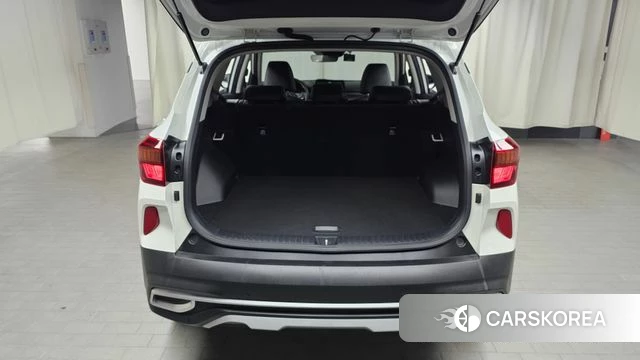 Kia Seltos 2022 Белый из Кореи, фото 6