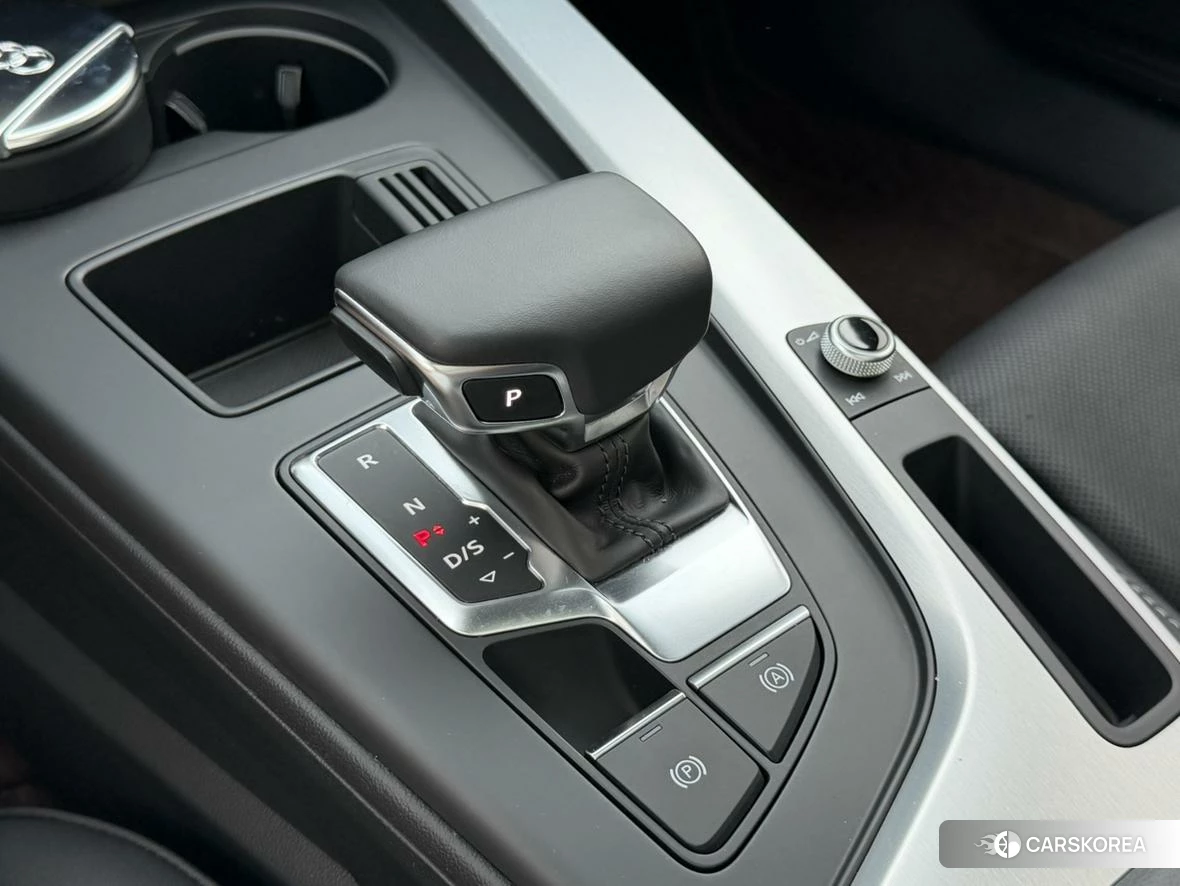 Audi A4L 2021 Темно-серый из Китая, фото 6