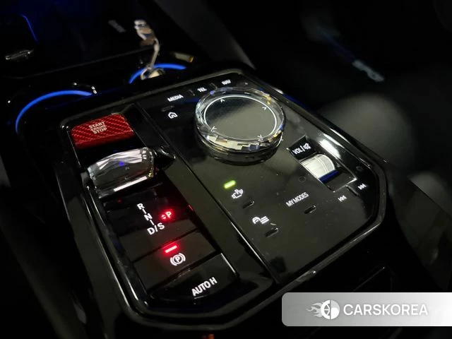 BMW 5 Series (G60) 2025 Серый из Кореи, фото 6
