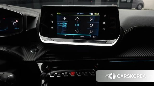 Peugeot e-208 second Generation 2021 Белый из Кореи, фото 6