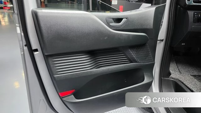 Hyundai Staria 2023 Серебряный из Кореи, фото 6