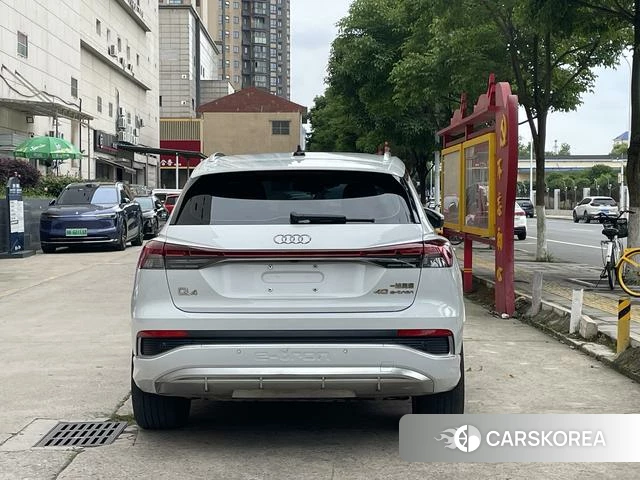 Audi Q4 e-tron 2023 Белый из Китая, фото 6