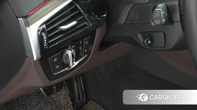 BMW 5 Series (G30) 2018 Белый из Кореи, фото 6