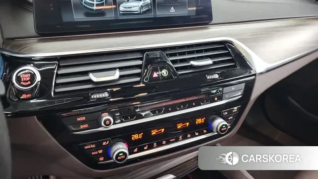 BMW 5 Series (G30) 2018 Белый из Кореи, фото 6