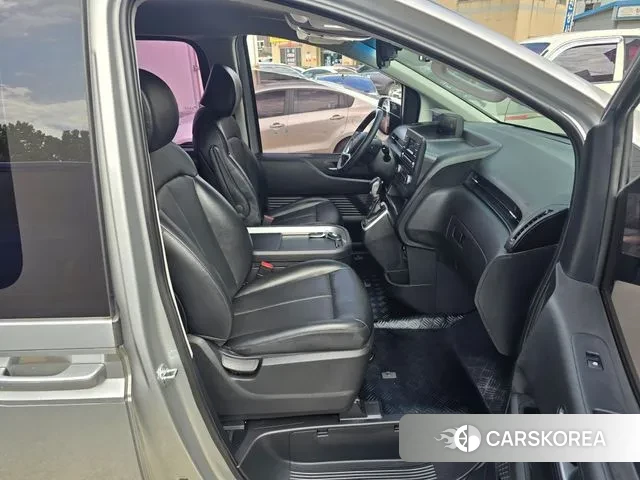 Hyundai Staria 2022 Серебристо-серый из Кореи, фото 6