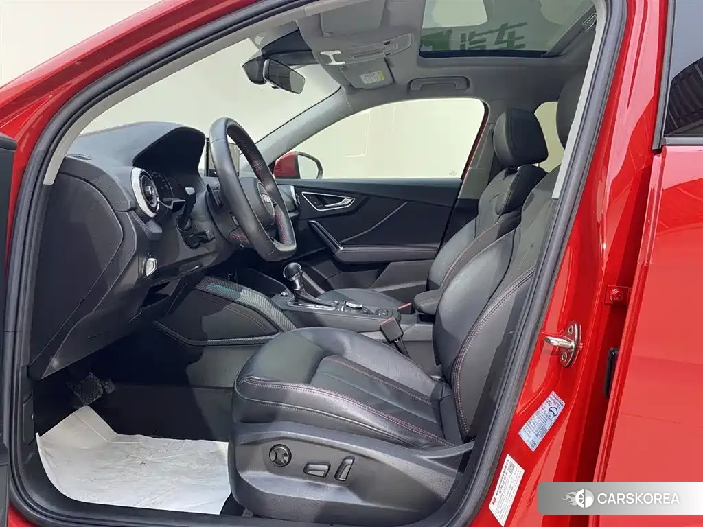 Audi Q2L 2023 Red/purple из Китая, фото 6