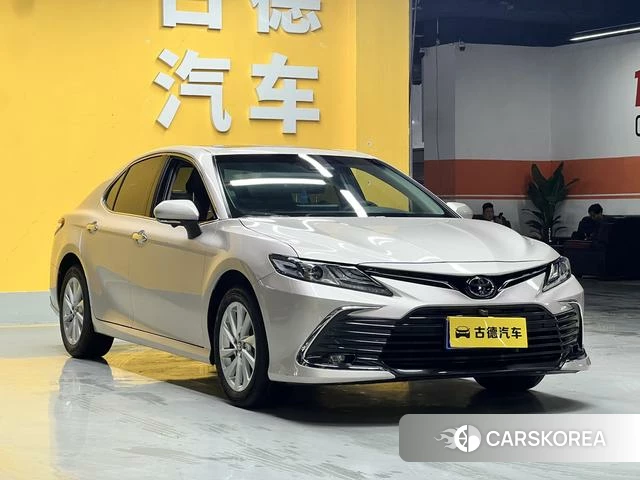 Toyota Camry 2023 Шампань из Китая, фото 6