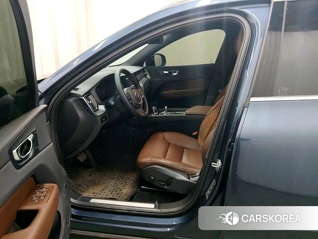 Volvo XC60 2024 Синий из Китая, фото 6