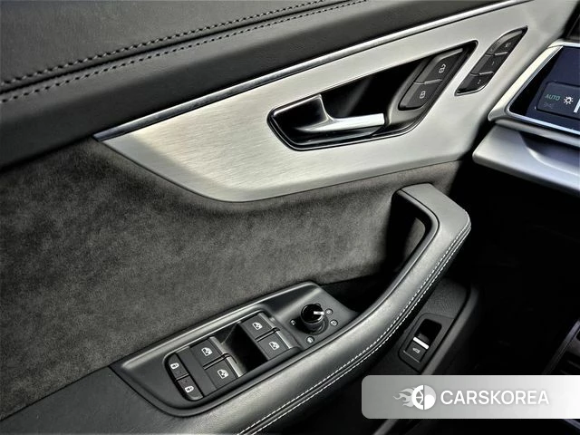 Audi Q8 (4M) 2021 Серый из Кореи, фото 6