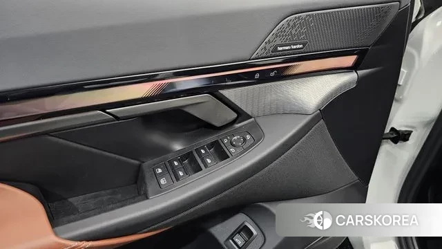 BMW 5 Series (G60) 2025 Белый из Кореи, фото 6