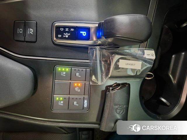 Lexus UX300h 2024 Серый из Кореи, фото 6