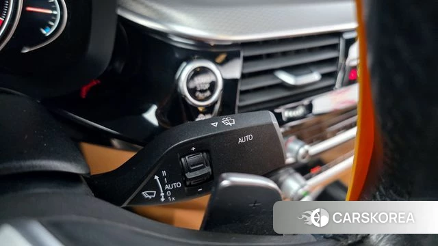 BMW 5 Series (G30) 2018 Небесно-голубой из Кореи, фото 6