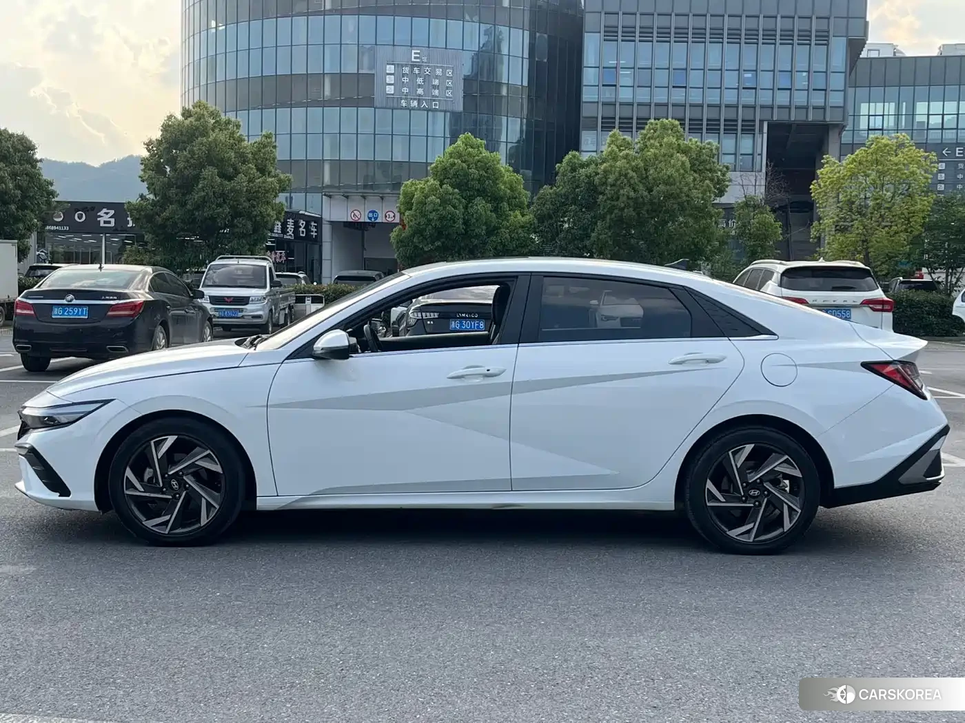 Hyundai Elantra 2024 Белый из Китая, фото 6