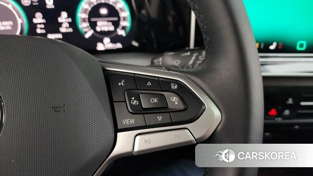 Volkswagen Golf 8th Generation 2025 Черный из Кореи, фото 6