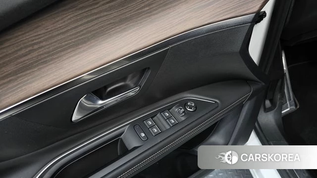 Peugeot 5008 second generation 2024 Белый из Кореи, фото 6