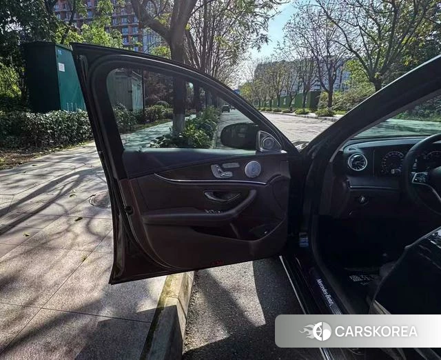 Mercedes-Benz E-class 2023 Черный из Китая, фото 6