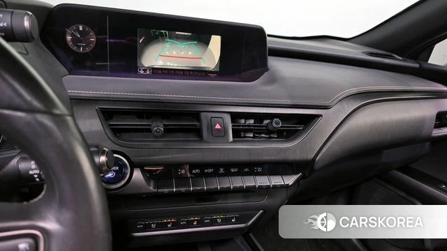 Lexus UX250h 2021 Серебристо-серый из Кореи, фото 6