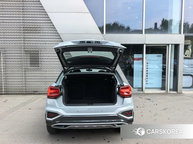 Audi Q2L 2024 Серебристо-серый из Китая, фото 6