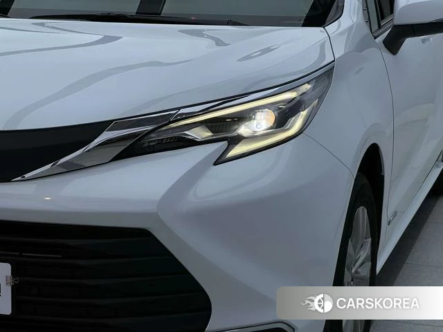Toyota Saina 2023 Белый из Китая, фото 6