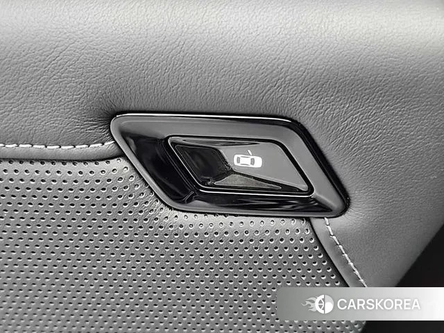 BMW 7 Series (G70) 2024 Серебряный двухцветный из Кореи, фото 6