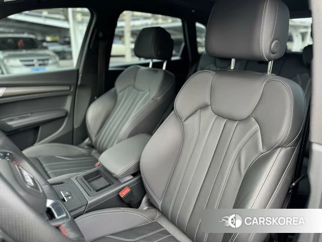 Audi Q5L 2023 Темно-серый из Китая, фото 6