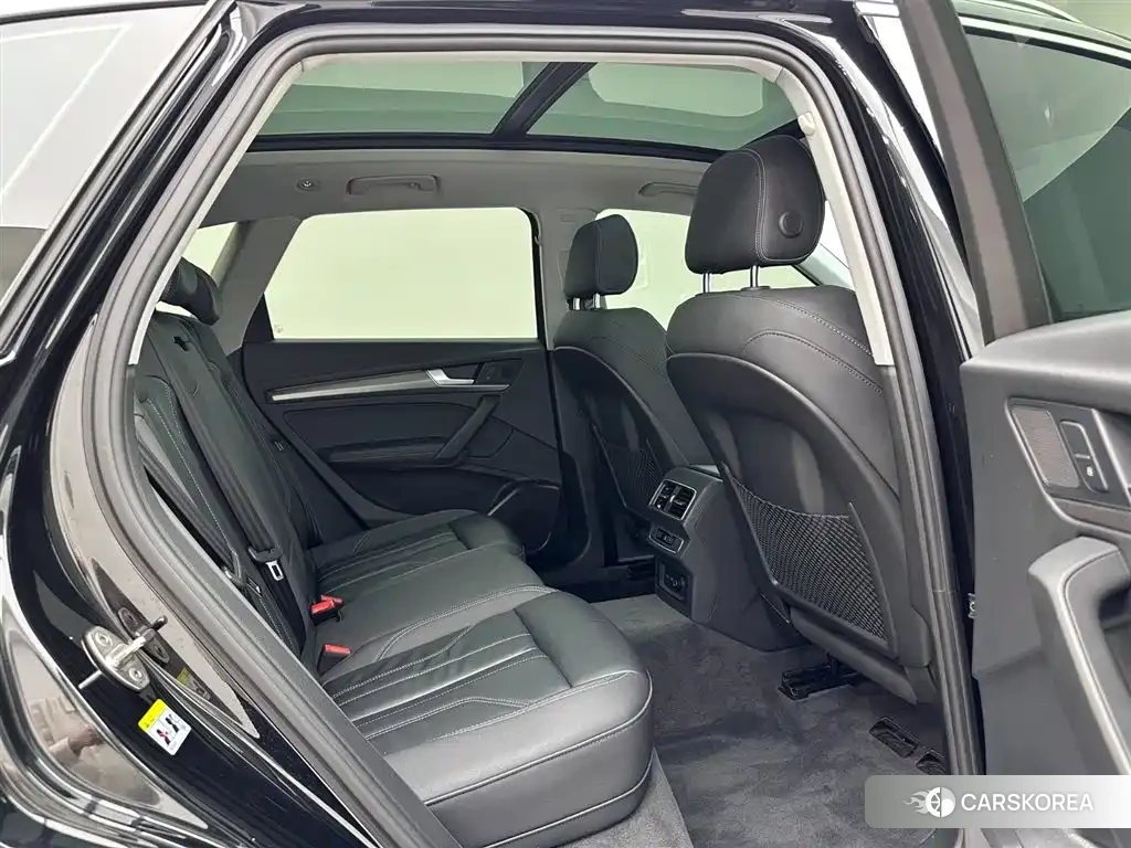 Audi Q5L 2022 Черный из Китая, фото 6