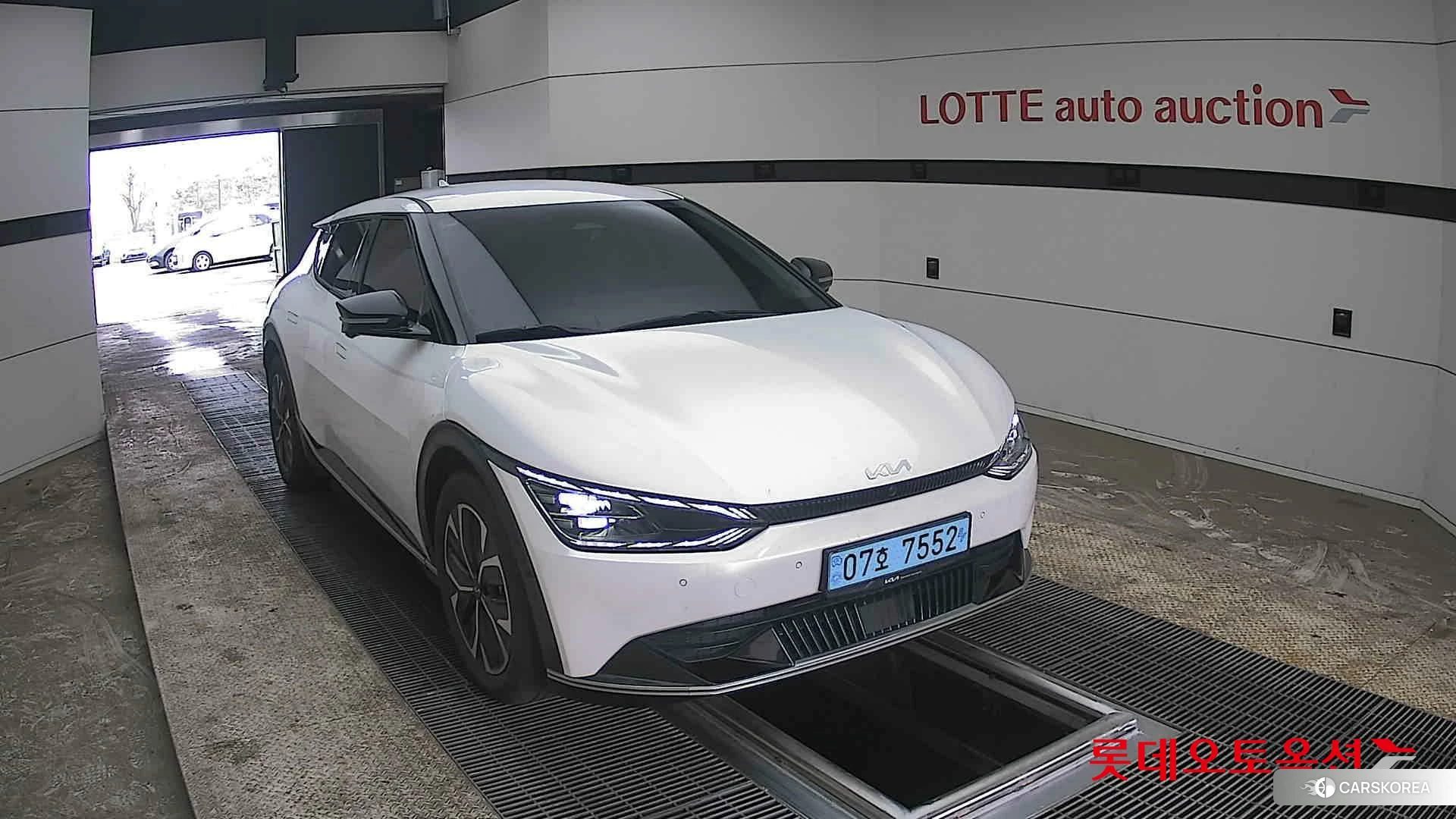 Kia EV6 2022 Snow White Pearl из Кореи, фото 6