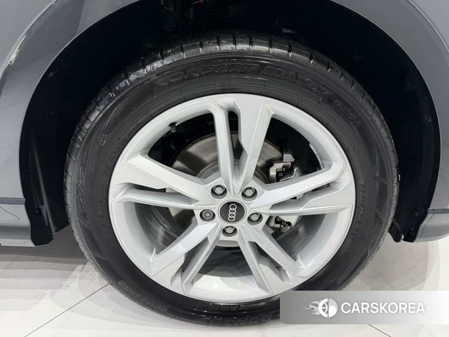 Audi Q3 2022 Темно-серый из Китая, фото 6