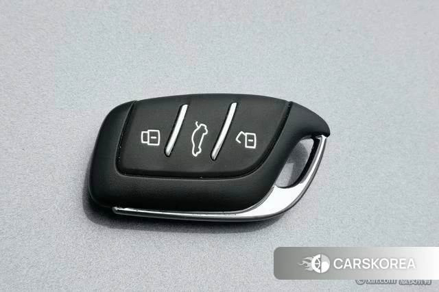 Roewe i5 2026 Темно-серый из Китая, фото 6
